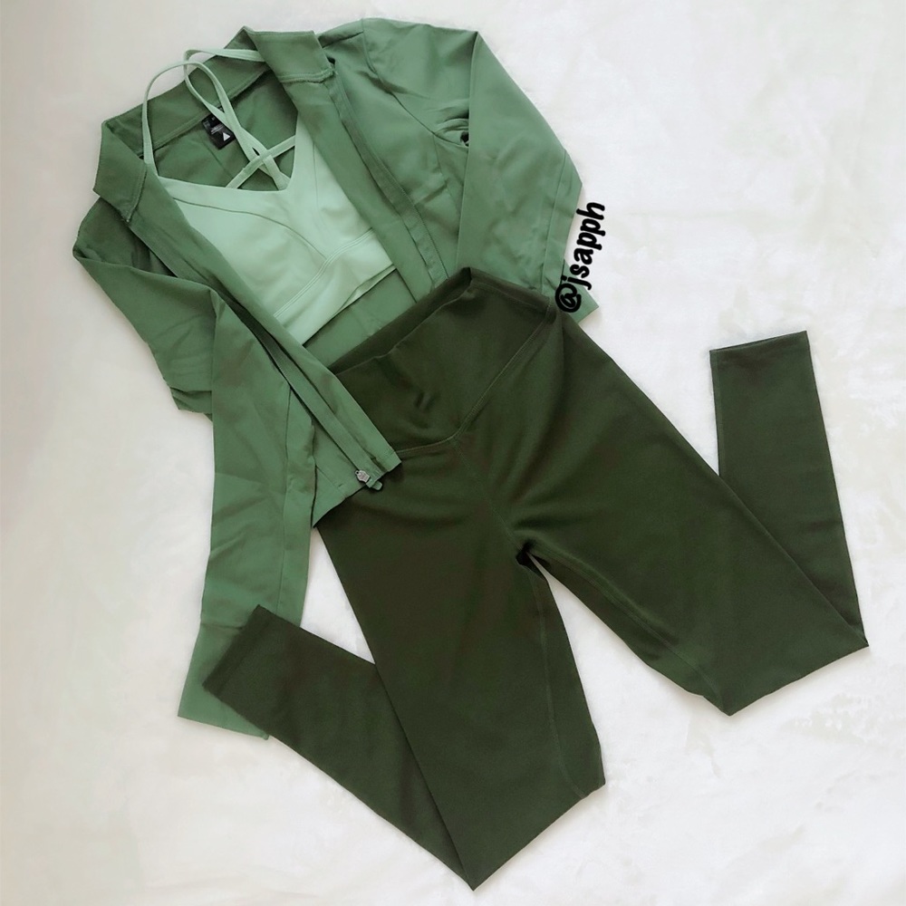 Balance Athletica Tonal Green Set